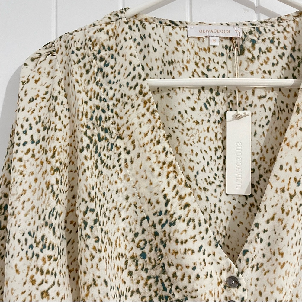 NWT Olivaceous Printed Tie-Front Cropped Blouse - Picture 3 of 8